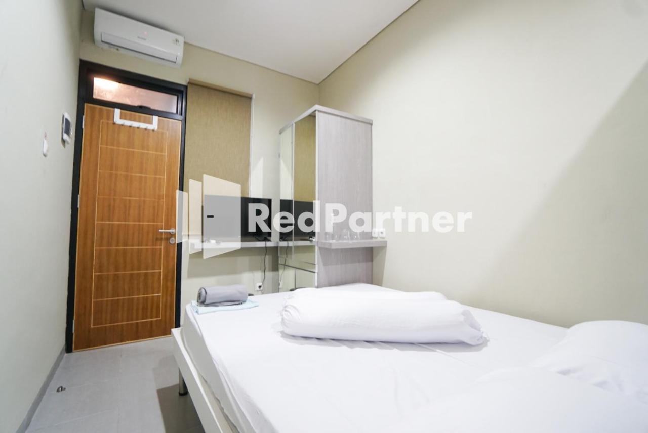 Tomang Gelong Guest House Syariah Mitra Reddoorz جاكرتا المظهر الخارجي الصورة