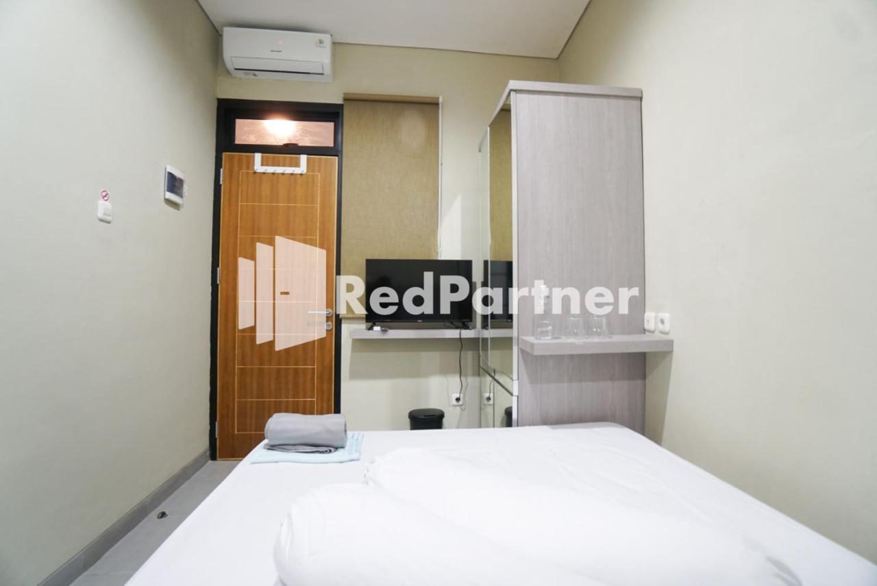 Tomang Gelong Guest House Syariah Mitra Reddoorz جاكرتا المظهر الخارجي الصورة