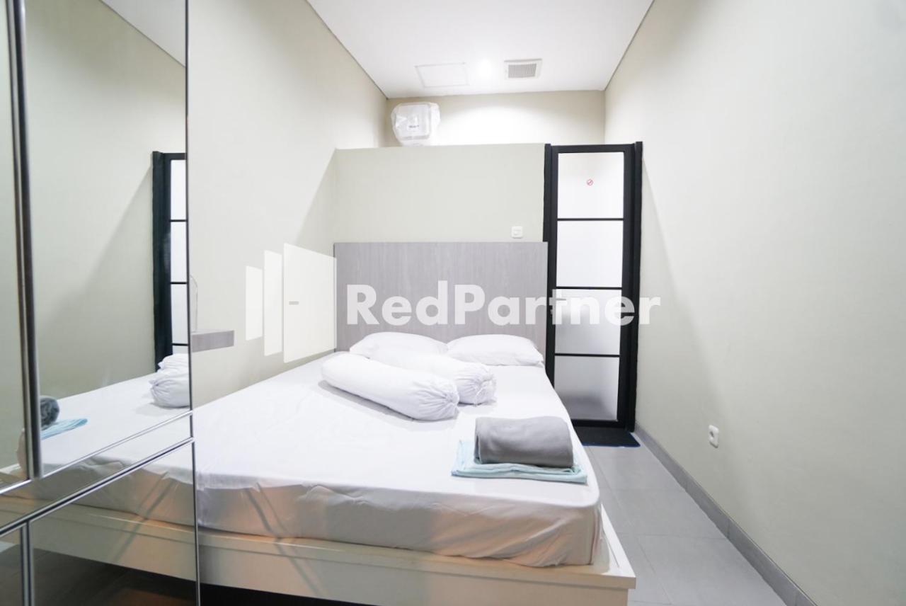 Tomang Gelong Guest House Syariah Mitra Reddoorz جاكرتا المظهر الخارجي الصورة