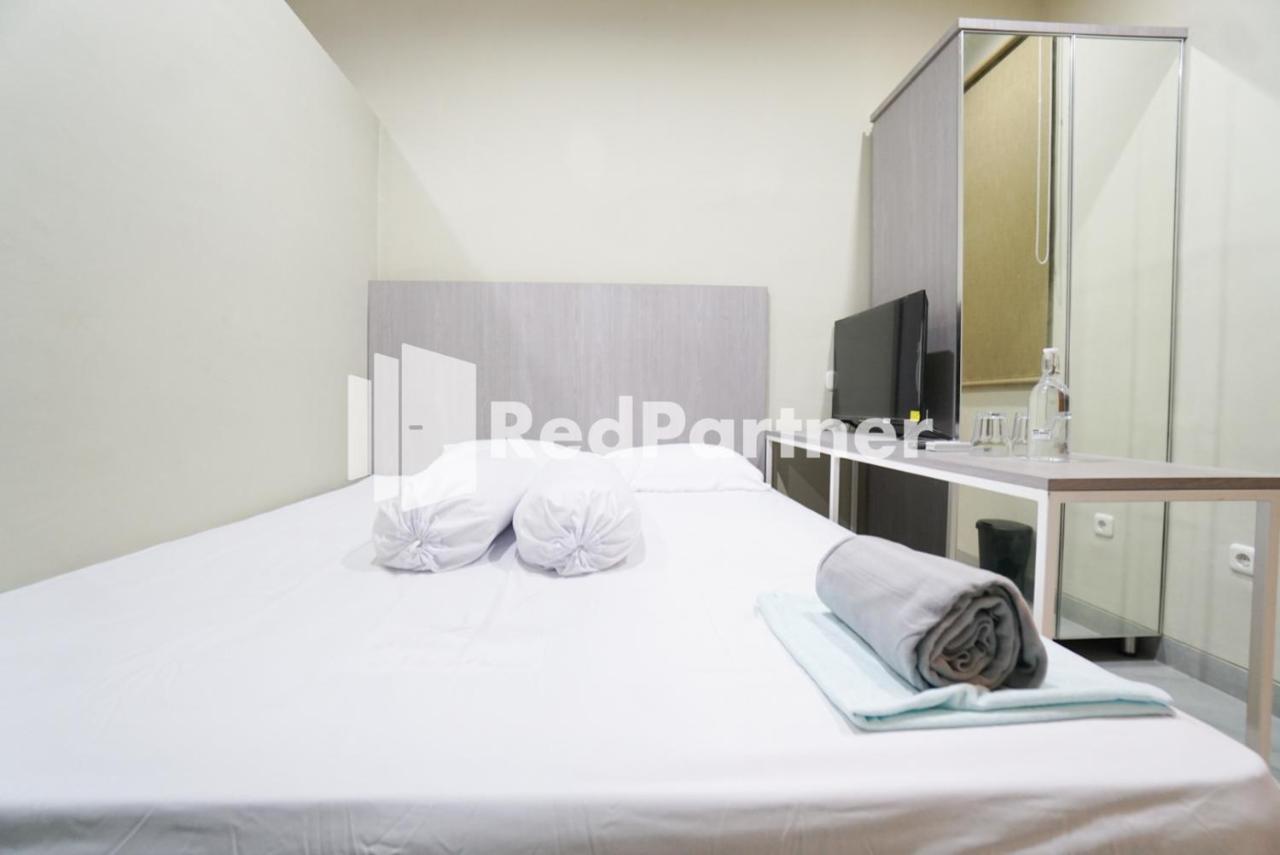 Tomang Gelong Guest House Syariah Mitra Reddoorz جاكرتا المظهر الخارجي الصورة