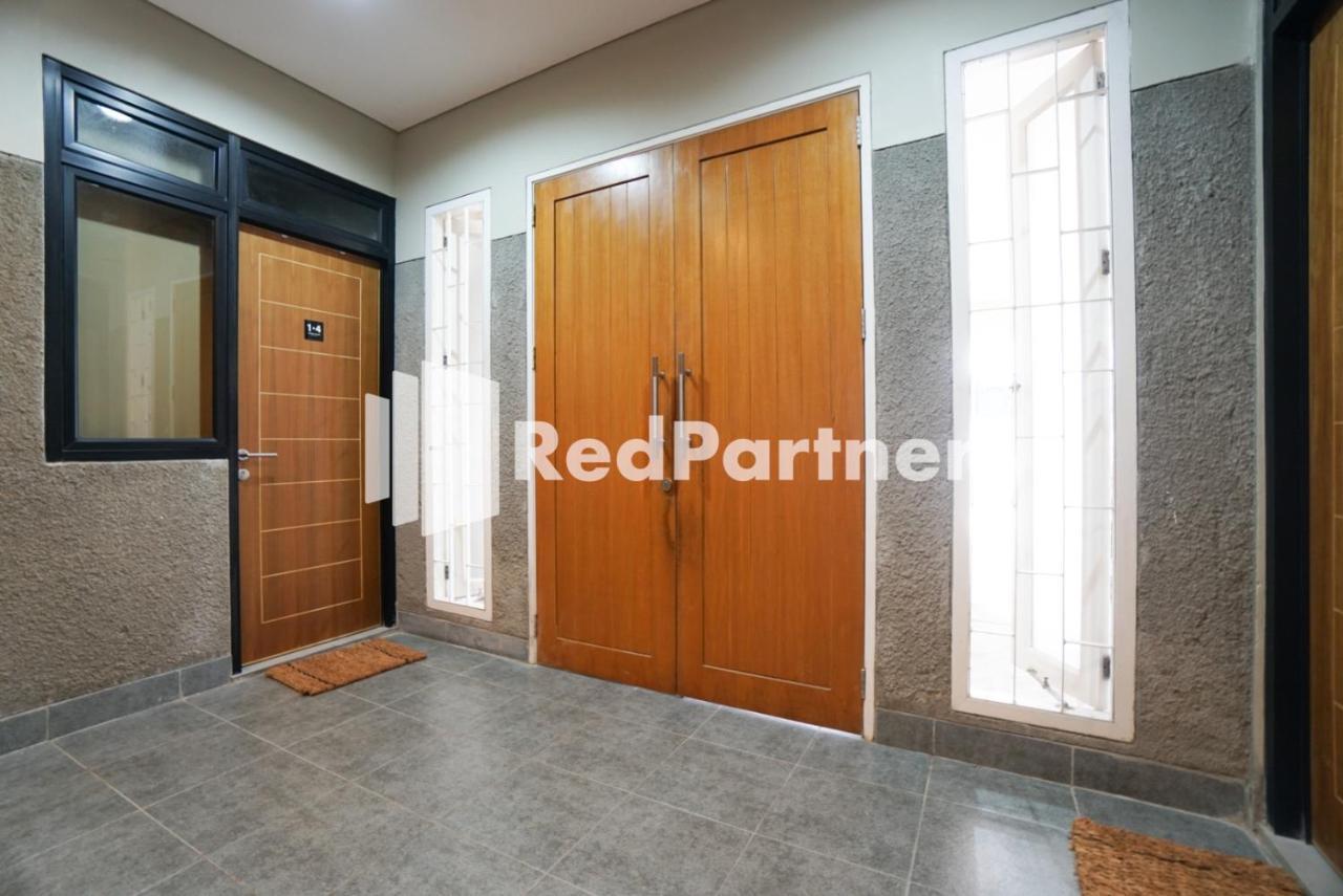 Tomang Gelong Guest House Syariah Mitra Reddoorz جاكرتا المظهر الخارجي الصورة