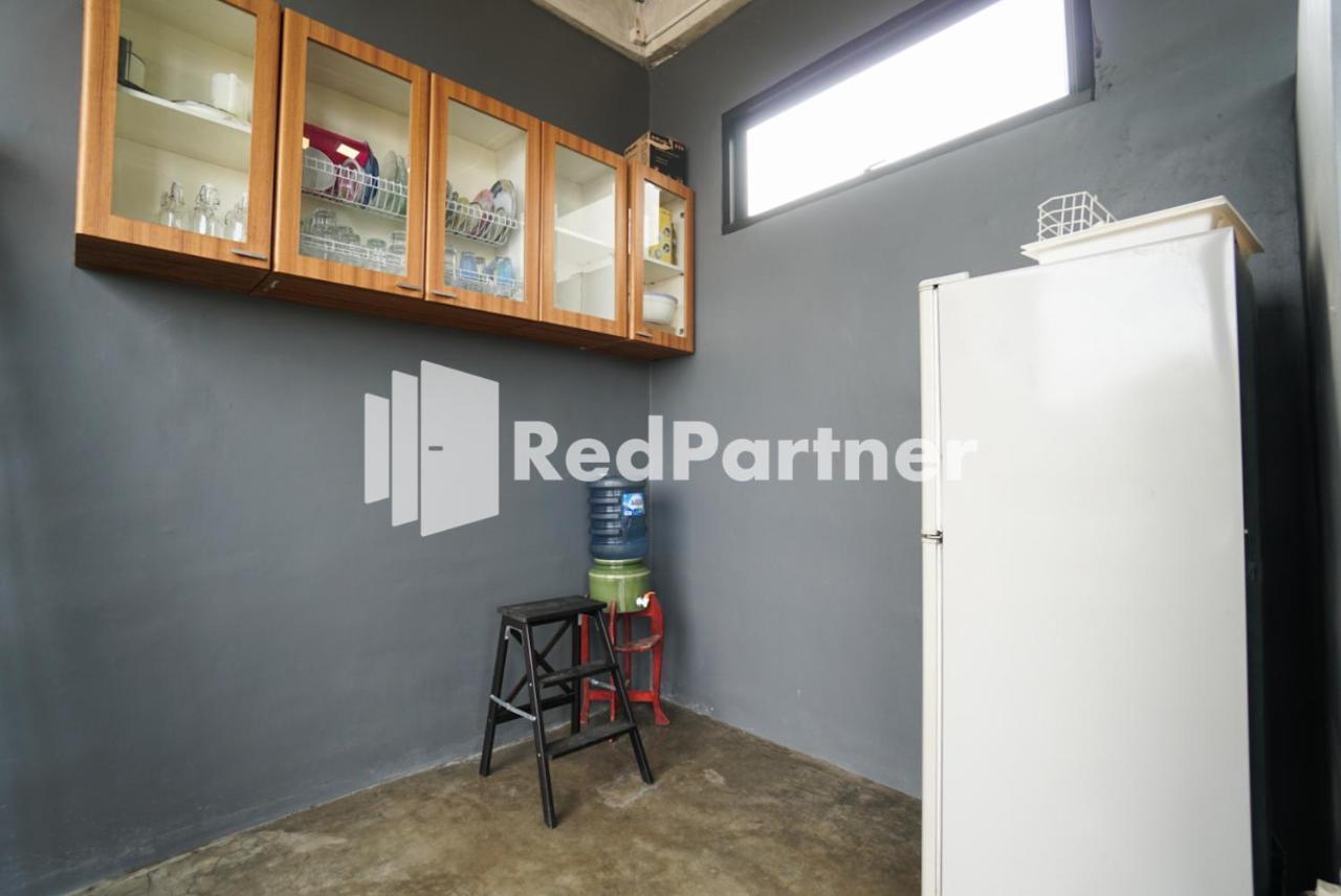 Tomang Gelong Guest House Syariah Mitra Reddoorz جاكرتا المظهر الخارجي الصورة