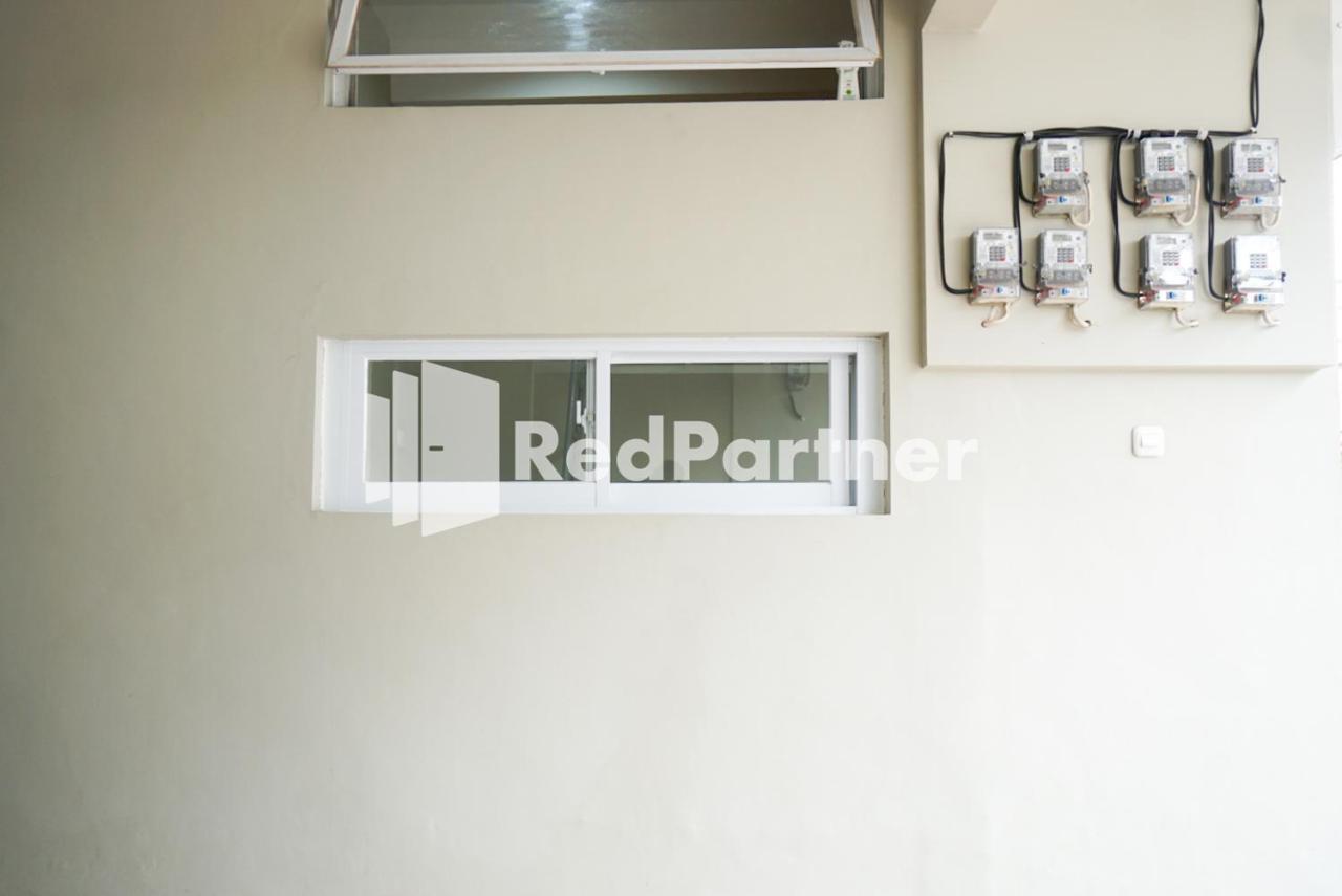 Tomang Gelong Guest House Syariah Mitra Reddoorz جاكرتا المظهر الخارجي الصورة