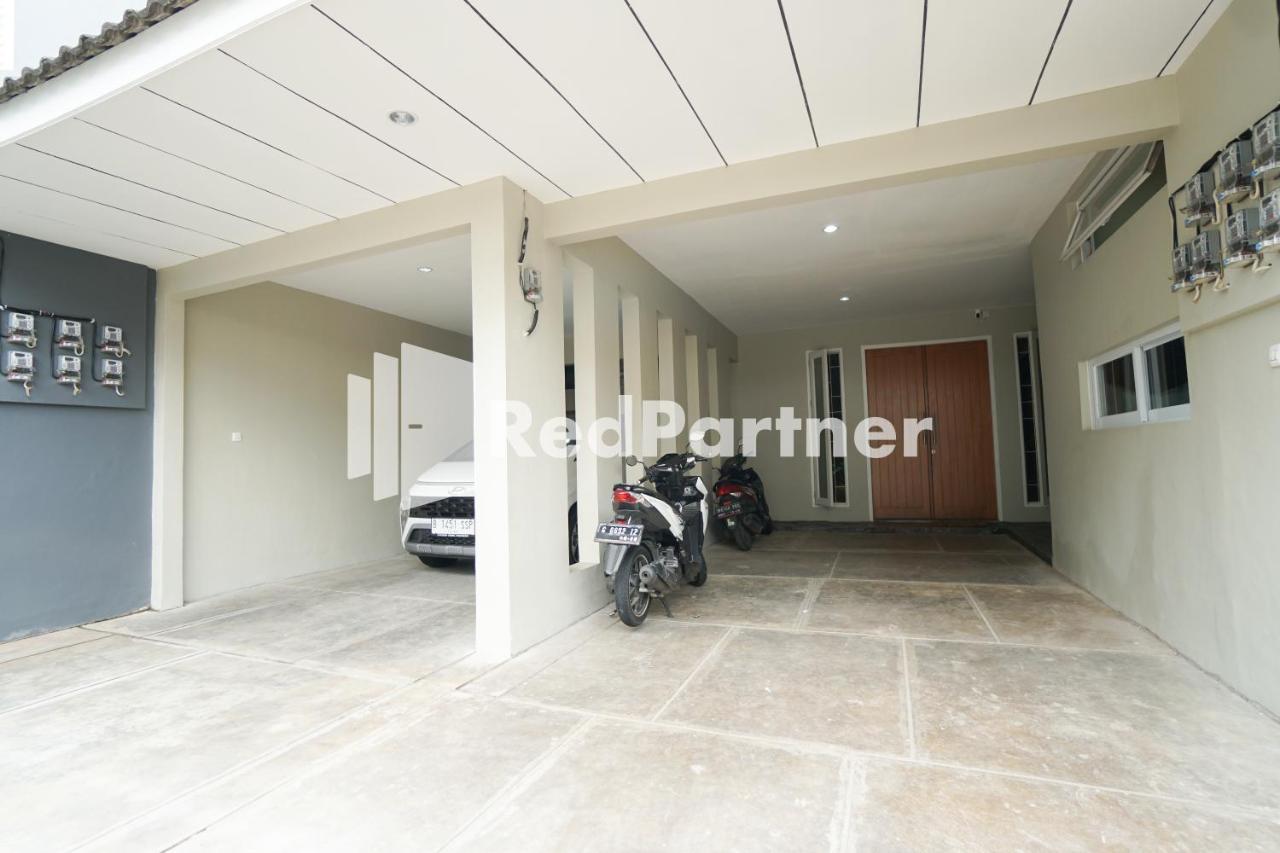 Tomang Gelong Guest House Syariah Mitra Reddoorz جاكرتا المظهر الخارجي الصورة