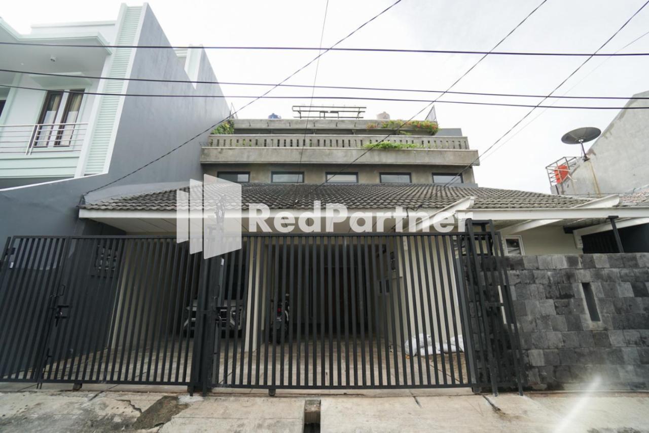 Tomang Gelong Guest House Syariah Mitra Reddoorz جاكرتا المظهر الخارجي الصورة
