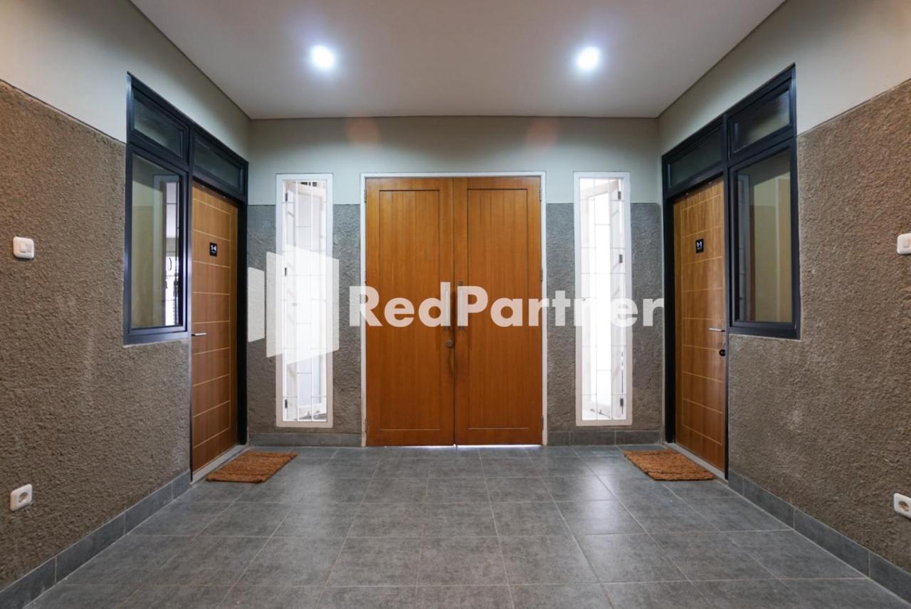 Tomang Gelong Guest House Syariah Mitra Reddoorz جاكرتا المظهر الخارجي الصورة