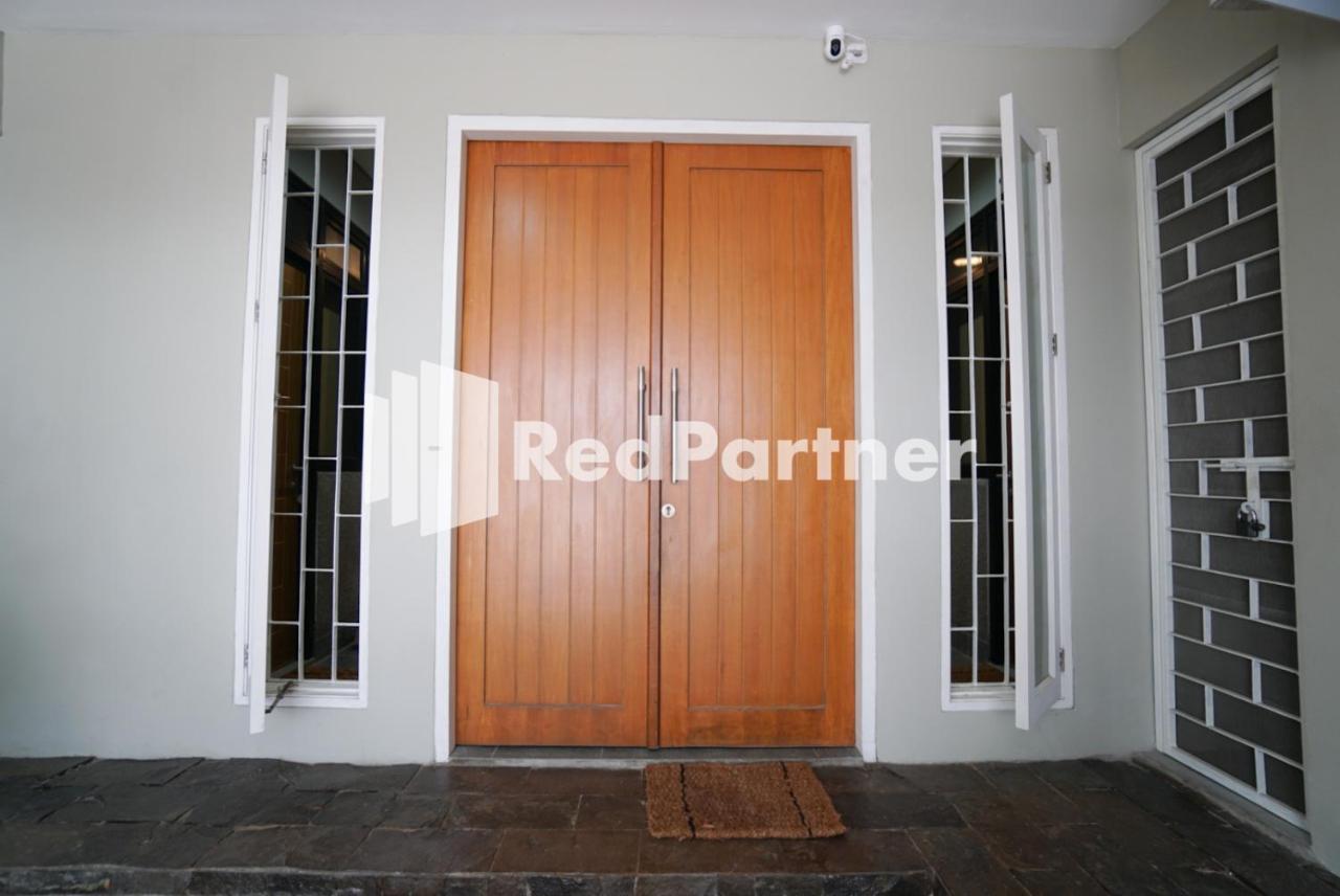 Tomang Gelong Guest House Syariah Mitra Reddoorz جاكرتا المظهر الخارجي الصورة