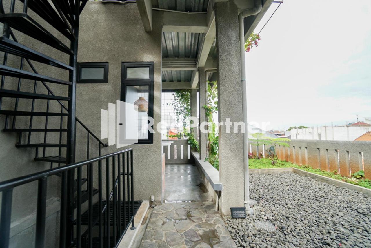 Tomang Gelong Guest House Syariah Mitra Reddoorz جاكرتا المظهر الخارجي الصورة
