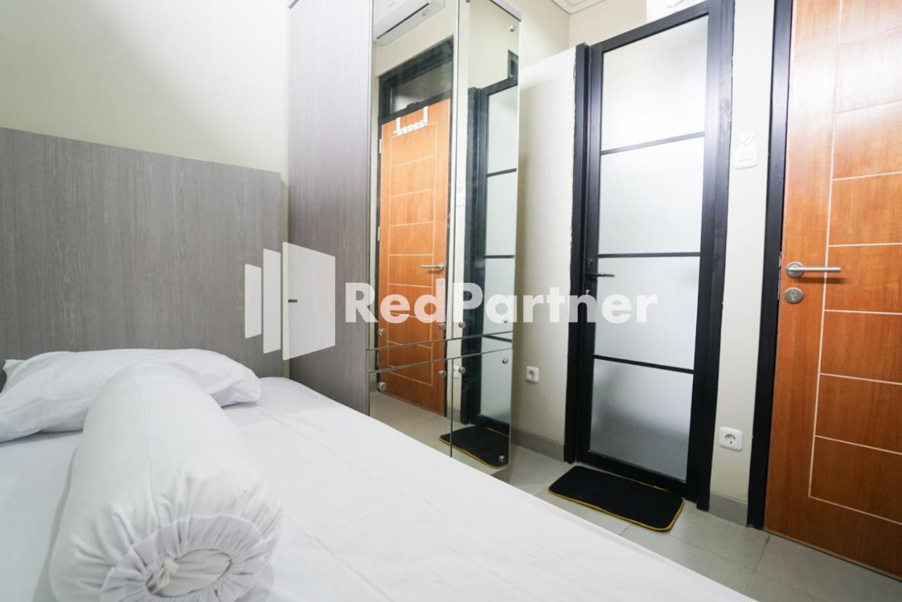 Tomang Gelong Guest House Syariah Mitra Reddoorz جاكرتا المظهر الخارجي الصورة