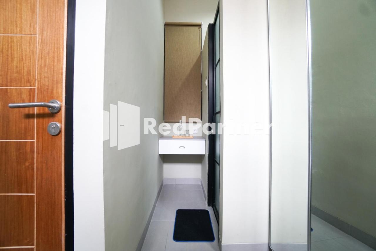 Tomang Gelong Guest House Syariah Mitra Reddoorz جاكرتا المظهر الخارجي الصورة