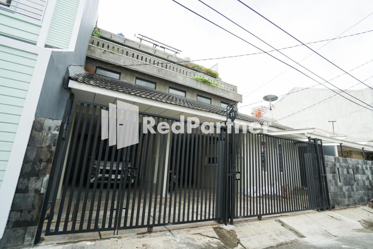 Tomang Gelong Guest House Syariah Mitra Reddoorz جاكرتا المظهر الخارجي الصورة