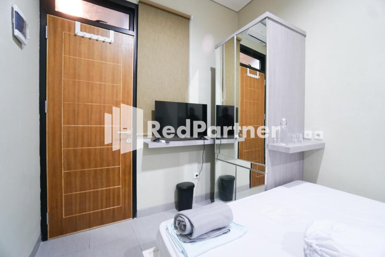 Tomang Gelong Guest House Syariah Mitra Reddoorz جاكرتا المظهر الخارجي الصورة