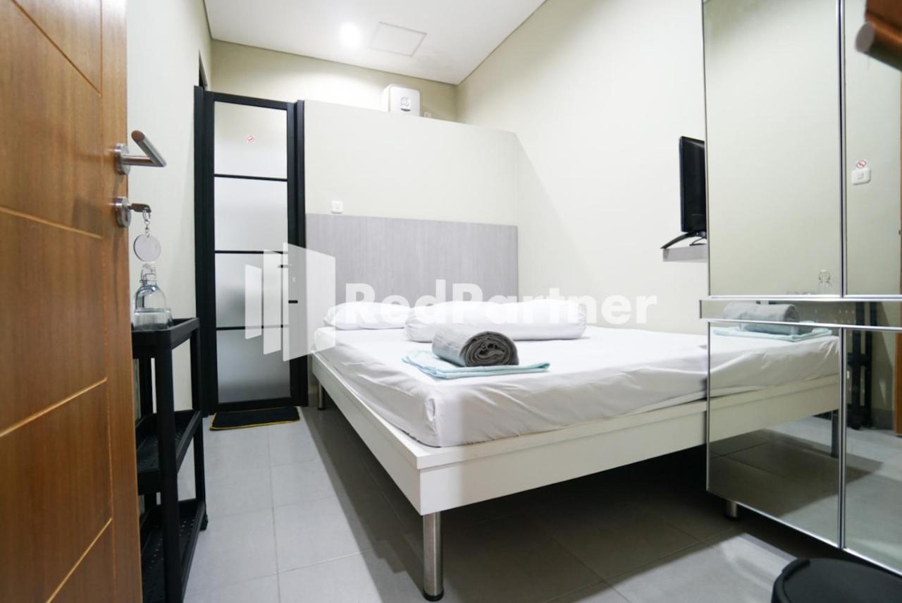 Tomang Gelong Guest House Syariah Mitra Reddoorz جاكرتا المظهر الخارجي الصورة