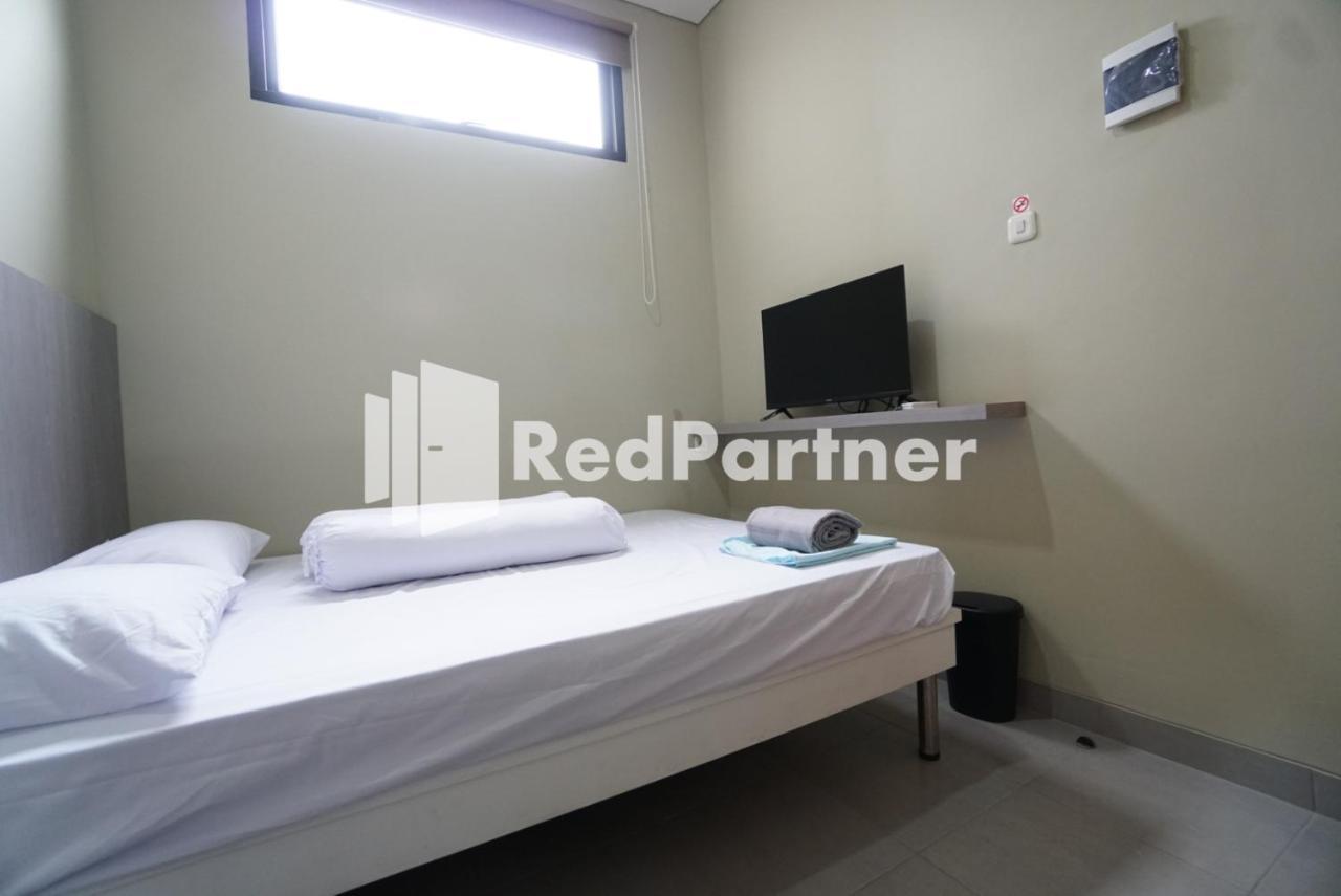 Tomang Gelong Guest House Syariah Mitra Reddoorz جاكرتا المظهر الخارجي الصورة