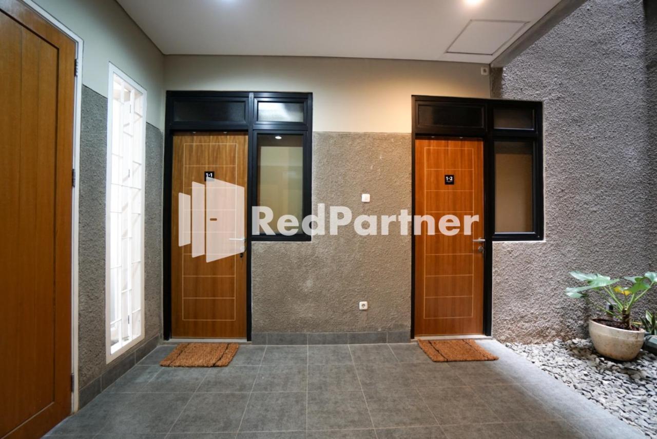 Tomang Gelong Guest House Syariah Mitra Reddoorz جاكرتا المظهر الخارجي الصورة