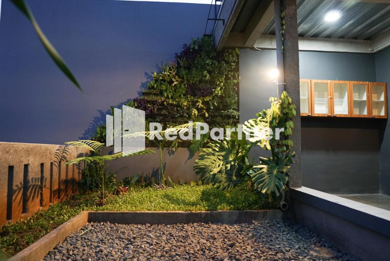 Tomang Gelong Guest House Syariah Mitra Reddoorz جاكرتا المظهر الخارجي الصورة
