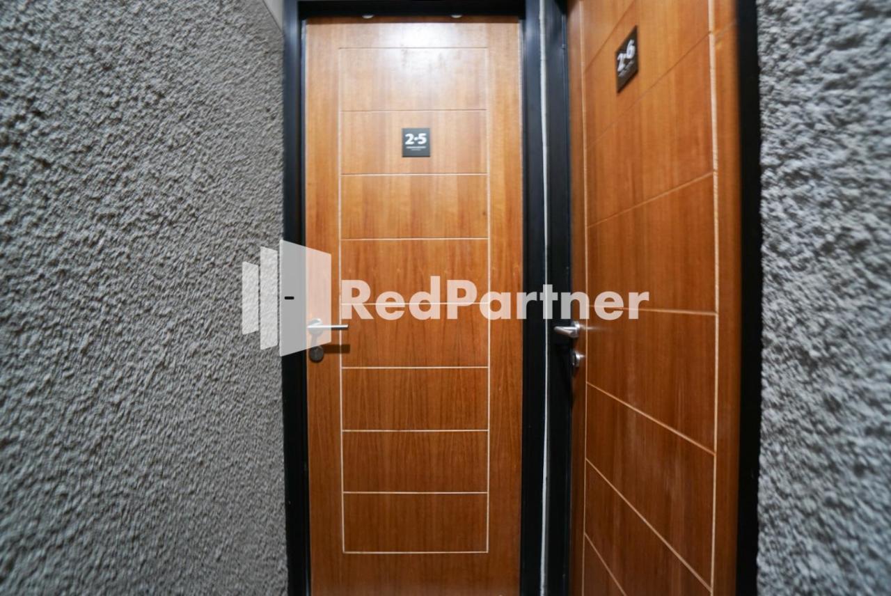 Tomang Gelong Guest House Syariah Mitra Reddoorz جاكرتا المظهر الخارجي الصورة